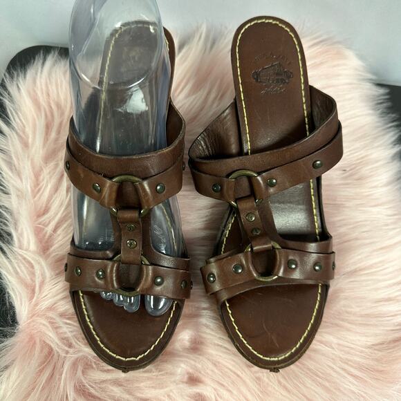 JOHN A FRYE Elvira Open Toe Studded Wooden Heel Sandal Dark Brown Size 7.5 - Picture 1 of 7